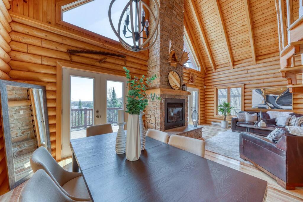 Le Courchevel Luxe Chalet - Private Pool - Jacuzzi - Ski Saint-Adolphe-d'Howard Extérieur photo