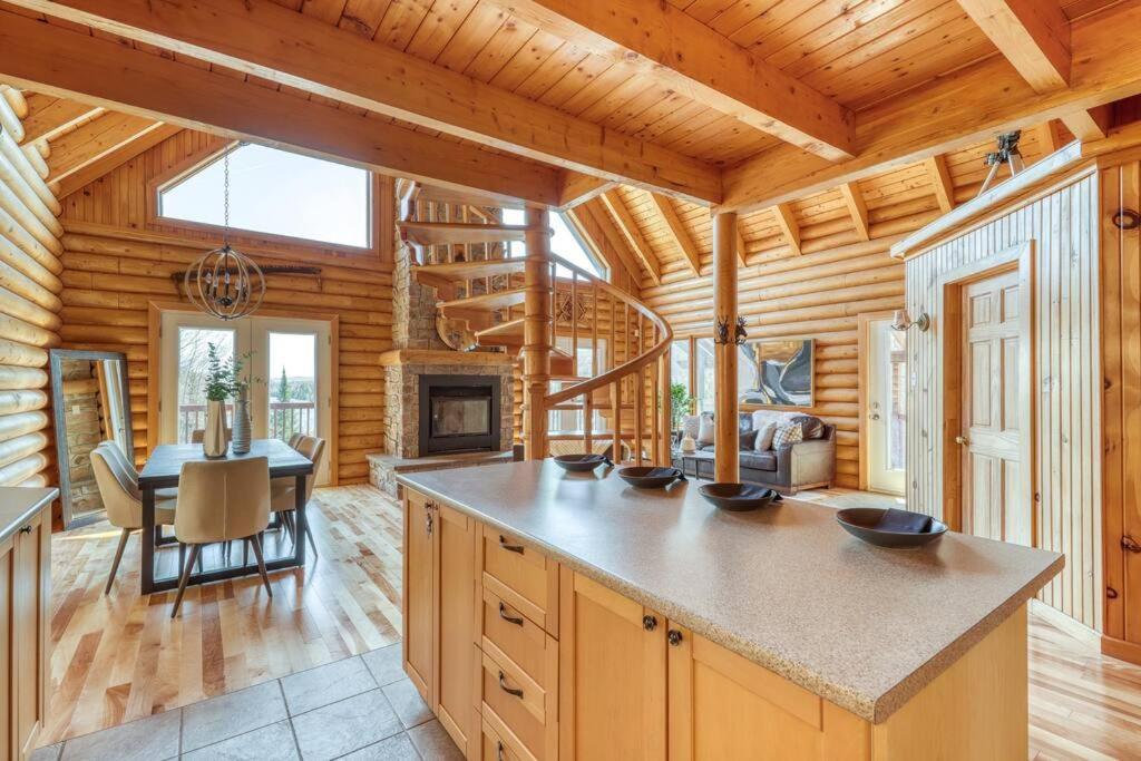 Le Courchevel Luxe Chalet - Private Pool - Jacuzzi - Ski Saint-Adolphe-d'Howard Extérieur photo