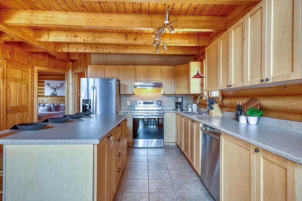 Le Courchevel Luxe Chalet - Private Pool - Jacuzzi - Ski Saint-Adolphe-d'Howard Extérieur photo